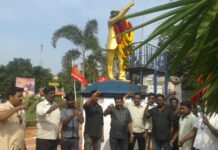 புரட்சியாளர் அண்ணல் அம்பேத்கர் திருவுருவ சிலைக்கு திருவள்ளூர் நடுவண் மாவட்டம் சார்பாக நினைவு வணக்கம் செய்து உறுதி மொழி ஏற்றனர்