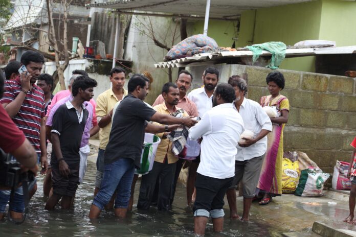 Naam Tamilar Seeman visits flood affected areas in Velacheri, Chennai