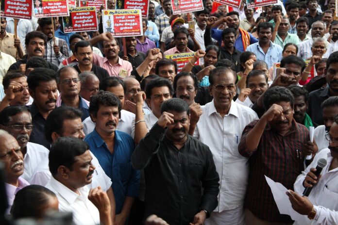 actor-nadigar-thilagam-sivaji-ganesan-statue-merina-beach-naam-tamilar-katchi-kalai-ilakkiya-panbaattu-paasarai-seeman-protest-valluvarkottam-chennai7
