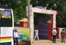 தனியார் நிகழ்ச்சிக்காக அரசு பள்ளிக்கு முழுவிடுமுறை: எதிர்ப்பு தெரிவித்த 18 பேர் கைது