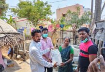 ஊரடங்கு உத்தரவால் உணவின்றி தவிப்பவர்களுக்கு நிவாரண பொருள் வழங்குதல்/குமிடிப்பூண்டி தொகுதி