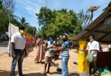 ஈழத்தமிழர் குடியிருப்பில் நிவாரண பொருட்கள் வழங்குதல்- சோளிங்கர் தொகுதி