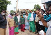 தூய்மைப் பணியாளர்களுக்கு மலர்தூவி நிவாரண உதவி – காட்டுமன்னார்கோயில்