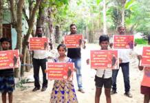 நீட் தேர்வை ரத்து செய்யக்கோரி பதாகை ஏந்தி ஆர்ப்பாட்டம்- செய்யூர் தொகுதி