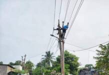 கும்மிடிப்பூண்டி தொகுதி – புதிய மின் கம்பம் அமைக்கும் பணி