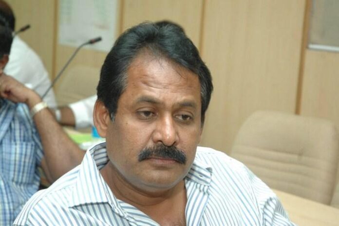 ‘பாஞ்சாலங்குறிச்சி’ திரைப்படத்தின் மூலம் என்னைத் திரையுலகிற்கு அறிமுகப்படுத்திய தயாரிப்பாளர் பெருமதிப்பிற்குரிய ஐயா பாலு அவர்கள் கொரோனா நோய்த்தொற்றுக்குள்ளாகி மறைவுற்ற செய்தியறிந்து பேரதிர்ச்சியும், பெருந்துயரமும் அடைந்தேன்.
(1/3)