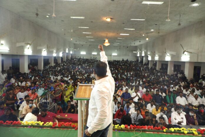 வெல்லப்போறான் விவசாயி
சட்டமன்றத் தேர்தல்-2021 குறித்து தருமபுரி, கிருஷ்ணகிரி, சேலம், நாமக்கல் மற்றும் கரூர் மாவட்டக் களப்போராளிகளுடனான கலந்தாய்வுக் கூட்டம் சேலம், கே.எம்.பி. திருமண மண்டபத்தில் நடைபெற்றது.
26-01-2021 | சேலம்
#VellaporanVivasayi | #TNElections2021 | #Salem