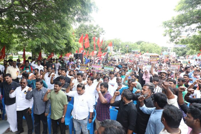ஆறு தமிழர்கள் விடுதலையை வலியுறுத்தியும், 'அக்னிபத்' திட்டத்தைக் கைவிடக்கோரியும் இன்று (03-07-2022) சென்னை, வள்ளுவர்கோட்டத்தில் நாம் தமிழர் கட்சி மற்றும் தமிழ்த்தேசியக் கூட்டமைப்பு இணைந்து நடத்திய மாபெரும் கண்டன ஆர்ப்பாட்டத்தில் கண்டன உரையாற்றியபோது..,
https://youtu.be/_LTXMrfW75E