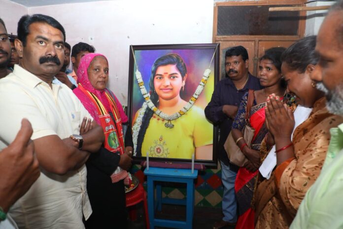 கள்ளக்குறிச்சி மாவட்டம், சின்னசேலத்தை அடுத்த கனியாமூரிலுள்ள தனியார் பள்ளியில் மர்மமான முறையில் உயிரிழந்த மாணவியின் மர்ம மரணத்துக்கு நீதிவிசாரணைக்கோரும் பெற்றோர்களை அவர்களது இல்லத்தில் நேரில் சந்தித்து, ஆறுதல்கூறி, அவர்களுக்கு நீதியைப் பெற்றுத்தர துணைநிற்போம் என்று உறுதியளித்தேன்.