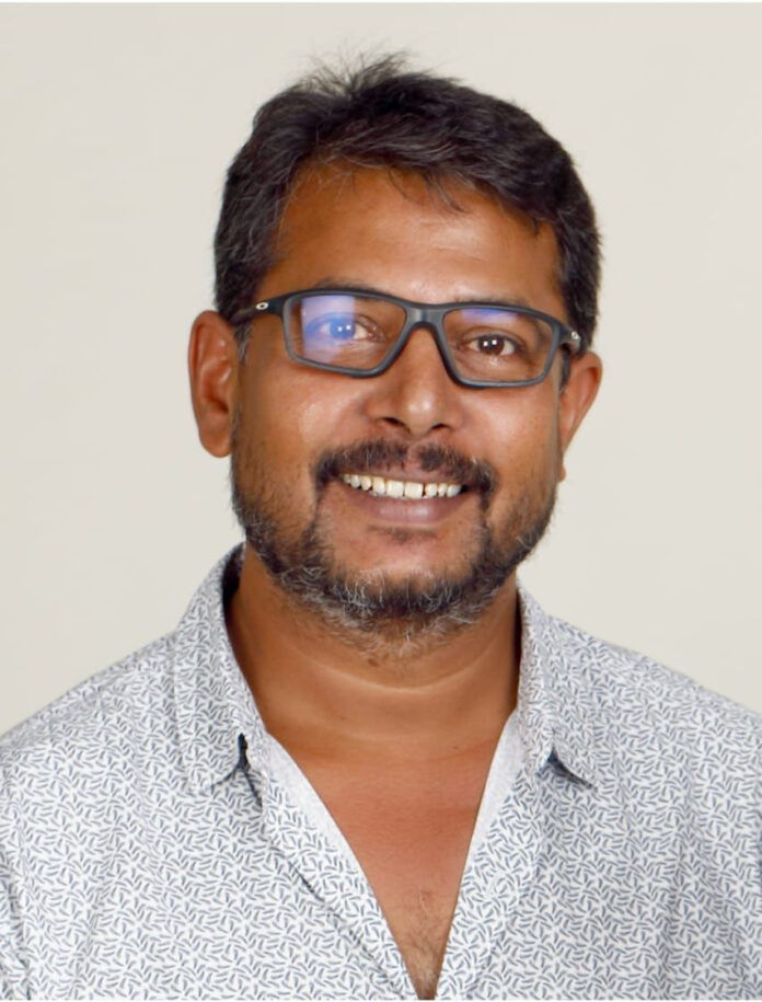 பல்வேறு கனவுகளுடன் திரைத்துறையில் சாதிக்கவேண்டும் என இயங்கிக்கொண்டிருந்த 'பென்சில்' பட இயக்குனர் தம்பி மணி நாகராஜ் அவர்கள் மறைந்த செய்தியறிந்து அதிர்ச்சியுற்றேன்.
தம்பியை இழந்துவாடும் குடும்பத்தினர், நண்பர்கள், படக்குழுவினர் ஆகியோரது துயரத்தில் பங்கேற்று ஆறுதலைத் தெரிவிக்கிறேன்.