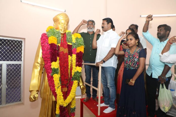 செக்கிழுத்த செம்மல்! கப்பலோட்டிய தமிழன்!
நமது பாட்டன் வ.உ.சிதம்பரனார் அவர்களின் 151 ஆம் ஆண்டு பிறந்தநாளையொட்டி 05.09.2022 அன்று திருநெல்வேலியில் அமைந்துள்ள வ.உ.சிதம்பரனார் மணிமண்டபத்தில் உள்ள திருவுருவச் சிலைக்கு நாம் தமிழர் கட்சி சார்பாக மாலை அணிவித்து மலர்வணக்கம் செலுத்தியபோது,