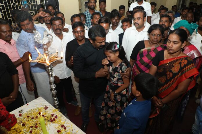 மறைந்த தமிழ்த்தேசியப் போராளியும்,
நாம் தமிழர் கட்சியின் பெரம்பலூர் மாவட்டச் செயலாளருமான வழக்கறிஞர் ப.அருள் அவர்களின் முதலாம் ஆண்டு நினைவுநாளையொட்டி, நாம் தமிழர் கட்சி சார்பாக 13-09-2022 அன்று பெரம்பலூர் மாவட்டம், குன்னத்தில் நடைபெற்ற நினைவேந்தல் கூட்டம்
https://youtu.be/KQiWjzUSCAE