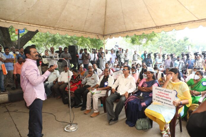 2009ல் திமுக ஆட்சியில் போடப்பட்ட அரசாணை 354 படி 12 ஆண்டுகளில் ஊதியப்பட்டை நான்கு உள்ளிட்ட பல்வேறு கோரிக்கைகளை வலியுறுத்தி, இன்று 28-09-2022 சென்னை வள்ளுவர்கோட்டத்தில் நடைபெற்றுவரும் அரசு மருத்துவர்களின் போராட்டத்தில் நாம் தமிழர் கட்சி சார்பாக பங்கேற்று ஆதரவு தெரிவித்தபோது,