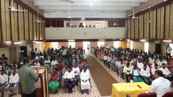 திரு இருதய குருத்துவக் கல்லூரியின் புனித வளனார் தமிழ்க் கழகம் நடத்திய
‘அடங்க மறுக்கும் தமிழும்(தமிழர்களும்) அடக்க துடிக்கும் சக்திகளும்’
என்ற தலைப்பிலான சிறப்பு அமர்வில் கல்லூரி மாணவர்கள் முன்னிலையில் ‘தமிழ்த்தேசிய அரசியலின் அவசியம்' குறித்து சிறப்புரை
https://youtu.be/Z7-SK9GOJSg