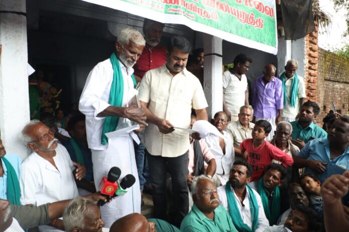திருவையாறில், புறவழிச்சாலை அமைப்பதற்காக மண்ணைக் கொட்டி விளை நிலங்களை அழித்துவரும் திமுக அரசைக் கண்டித்து, அத்திட்டத்தைக் கைவிடக் கோரி தொடர் போராட்டத்தில் ஈடுபட்டுவரும் விவசாயப்பெருமக்களை, திருப்பூந்துருத்தியில் நேரில் சந்தித்து ஆறுதல் கூறி, கோரிக்கைகளைக் கேட்டறிந்தபோது,