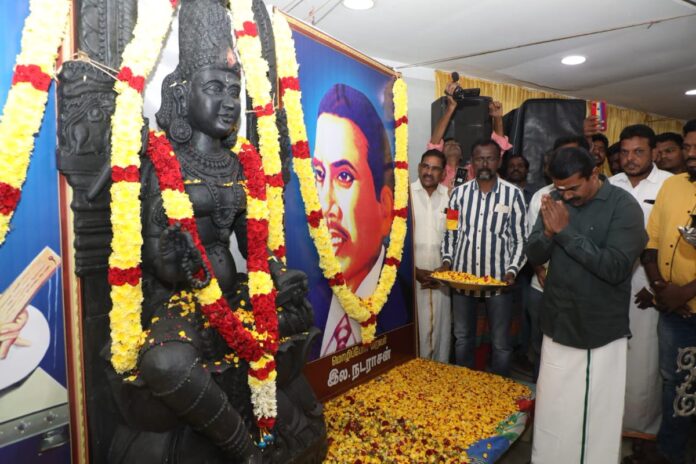 தமிழ் நாள் மற்றும் திருவள்ளுவர் நாளினையொட்டி 16-01-2023 அன்று சென்னை, அண்ணா நகர் கே.எம்.ராயல் மகால் அரங்கத்தில் நடைபெற்ற தமிழ் நாள் பெருவிழாவில் தமிழ்த்தாய், பாட்டன் திருவள்ளுவப் பெருமகனார் மற்றும் மொழிப்போர் ஈகி பெருந்தமிழர் நடராசன் ஆகியோருக்கு மலர் வணக்கம் செலுத்தியபோது