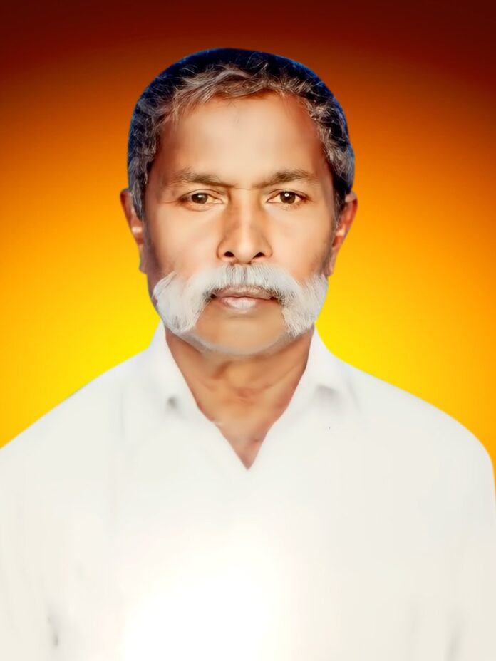 நாம் தமிழர் கட்சி - காஞ்சிபுரம் சட்டமன்றத் தொகுதியின் செய்தித் தொடர்பாளர் அன்புத் தம்பி த.கோகுல் அவர்களுடைய தந்தையார் ஐயா ஏ.தனசிங் அவர்கள் மறைவுற்ற செய்தியறிந்து மிகுந்த துயருற்றேன்.
தந்தையை இழந்து வாடும் தம்பி கோகுலுக்கும், அவரது குடும்பத்தினருக்கும், உறவுகளுக்கும், நண்பர்களுக்கும்,நாம் தமிழர் சொந்தங்களுக்கும் என்னுடைய ஆறுதலைத் தெரிவித்து, துயரத்தில் பங்கெடுக்கிறேன்.
ஐயா தனசிங் அவர்களுக்கு எனது கண்ணீர் வணக்கம்!