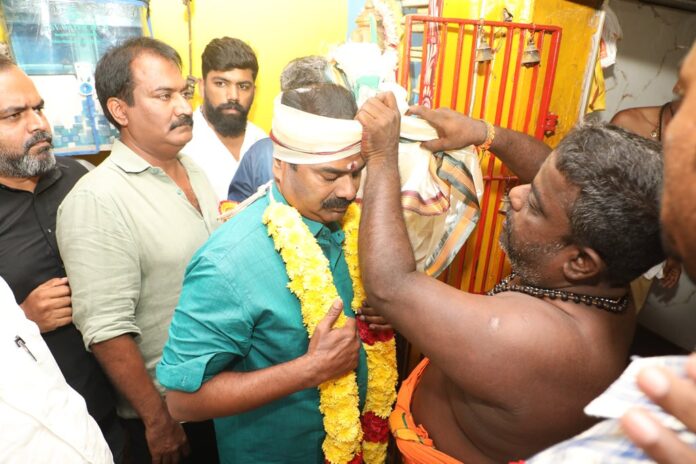 seeman-participates-arulmigu-peelikan-muneeswarar-angala-eeswari-kaliamman-temple-festival-5