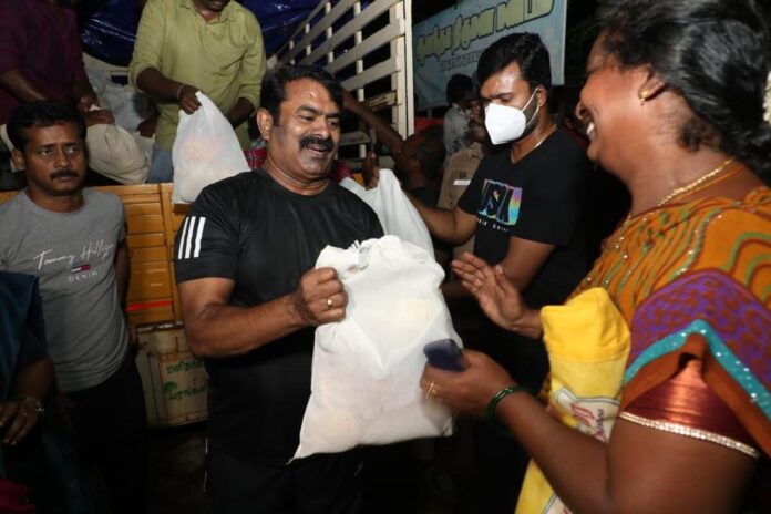 தூத்துக்குடி மாவட்டம் திருவைகுண்டம் தொகுதிக்குட்பட்ட
கொங்கராயகுறிச்சி கிராமத்தில் மழை வெள்ளத்தால் பாதிக்கப்பட்ட மக்களுக்கு 28.12.2023 நாம் தமிழர் கட்சி சார்பாக தற்காலிக துயர் துடைப்பு உதவியாக காய்கறிகள், அரிசி, பருப்பு, எண்ணெய், கோதுமை, ரவை, சேமியா, மசாலா உள்ளிட்ட சமையல் பொருட்கள் மற்றும் மெழுகுவர்த்தி, கொசுவர்த்தி, போர்வை போன்ற அத்தியாவசியப் பொருட்கள் கொண்ட சிறு தொகுப்பை வழங்கினோம்.
https://t.co/BlOxqBaIvS…