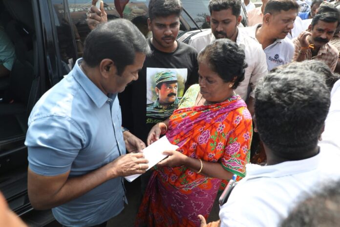 எண்ணூர் கோரமண்டல் ஆலையில் இருந்து அம்மோனியா நச்சுக்காற்று வெளியேறியதையடுத்து, தங்களின் உயிருக்கும், மீன்பிடிதொழிலுக்கும் பெரும் அச்சுறுத்தல் ஏற்பட்டுள்ளது காரணமாக கோரமண்டல் ஆலையை நிரந்தரமாக மூட நடவடிக்கை எடுக்க தமிழ்நாடு அரசை வலியுறுத்தக்கோரியும், பாதிக்கப்பட்ட மக்களுக்கு துயர்துடைப்பு நிதி வழங்க தமிழ்நாடு அரசை வலியுறுத்தக்கோரியும், சென்னை புதுவண்ணாரப்பேட்டை பூண்டி தங்கம்மாள் தெரு - நாகூரார் மீனவ கிராம மக்கள் நேரில் சந்தித்து என்னிடம் மனு வழங்கிய போது