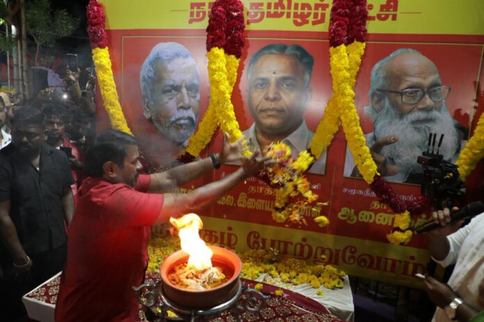 தமிழ்ப்பேரினத்தின் உயர்வுக்காக, தமது வாழ்வையே ஒப்படைத்த தமிழ்த்தேசிய அரசியல் பேரொளி புலவர் தாத்தா கலியபெருமாள், சமூகநீதிப் பெருங்காவலர் தாத்தா ஆனைமுத்து, தீண்டாமை ஒழிப்புப் போராளி தாத்தா இல.இளையபெருமாள் ஆகியோரின் புகழ்போற்றும் நூற்றாண்டுப் பெருவிழாப் பொதுக்கூட்டம் நாம் தமிழர் கட்சி சார்பாக 04.07.2025 அன்று காட்டுமன்னார்கோயிலில் தாத்தா இளையபெருமாள் சிலை அருகில் பேரெழுச்சியாக நடைபெற்றது.
https://t.co/1i76fSoiUT