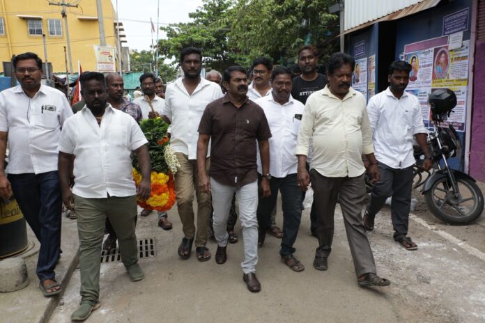 நாம் தமிழர் கட்சி - சென்னை அம்பத்தூர் மண்டலத்தைச் சேர்ந்த மாநில ஒருங்கிணைப்பாளர் அன்புத்தம்பி க.பூபேசு அவர்களின் அன்புத்தங்கை கல்பனா ஏசுதாஸ் அவர்கள் இன்று 12-07-2025 மறைவெய்திய துயரச் செய்தியறிந்து, அம்பத்தூர் தொழிற்பேட்டை கச்சினாங்குப்பம் கன்னியம்மன் கோயில் தெருவில் உள்ள அவரது இல்லத்திற்கு,
நேரில் சென்று இறுதி வணக்க நிகழ்வில் பங்கேற்று மலர் வணக்கம் செலுத்தி, அன்புத் தங்கையை இழந்து வாடும் தம்பி பூபேசு அவர்களுக்கும் அவரது குடும்பத்தினருக்கும் ஆறுதல் தெரிவித்து, துயரில் பங்கெடுத்தேன்.
அன்புத் தங்கை கல்பனா ஏசுதாஸ் அவர்களுக்கு என் கண்ணிர் வணக்கம்!