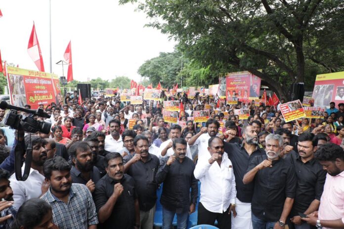அண்மையில் ஈழத்தாயகத்தின் வடக்குப் பகுதியில் யாழ்ப்பாணம் செம்மணி – சிந்துபாத்தி இடுகாடு அருகே 5 இடங்களில் தாய்-குழந்தை, பள்ளி சிறுவன் உட்பட 70க்கும் மேற்பட்ட தமிழர்களின் எலும்புக் குவியல்கள் கண்டறியப்பட்ட செம்மணி மனிதப் புதைகுழி உட்பட மறைக்கப்பட்டுள்ள அனைத்து மனிதப்புதைகுழிகள் குறித்து பன்னாட்டு சுதந்திர விசாரணை நடத்தக்கோரி ஈழத்தாயகத்தில் நடைபெற்றுவரும் தொடர் போராட்டங்களுக்கு ஆதரவாக, நாம் தமிழர் கட்சி சார்பாக ஆடி 10ஆம் நாள் (26.07.2025) பிற்பகல் 02 மணியளவில் சென்னை ஓமந்தூரார் மருத்துவமனை அருகில் சிவானந்தா சாலையில் நடைபெற்ற மாபெரும் ஆர்ப்பாட்டத்தில் கண்டன உரையாற்றியபோது,
https://t.co/KIMudYYVOH