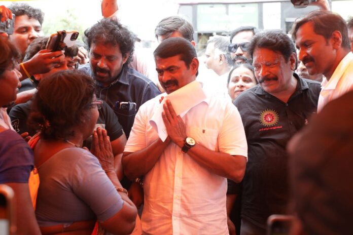 பணிநிரந்தரம் செய்யக்கோரி தூய்மைப் பணியாளர்கள் சென்னை மாநகராட்சி அலுவலகம் அருகில் முன்னெடுத்து வரும் தொடர் போராட்டத்திற்கு ஆதரவாக 10.08.2025 அன்று நாம் தமிழர் கட்சி சார்பாக போராட்டக் களத்திற்கு நேரில் சென்று ஆதரவு தெரிவித்து, போராட்டக் கோரிக்கைகள் வெல்லும் வரை நாம் தமிழர் கட்சி தோள் கொடுத்து துணை நிற்கும் என்று உறுதி அளித்தேன்.
https://t.co/TXduQQBRSf