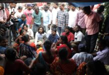பணிநிரந்தரம் செய்யக்கோரி தூய்மைப் பணியாளர்கள் சென்னை மாநகராட்சி அலுவலகம் அருகில்…