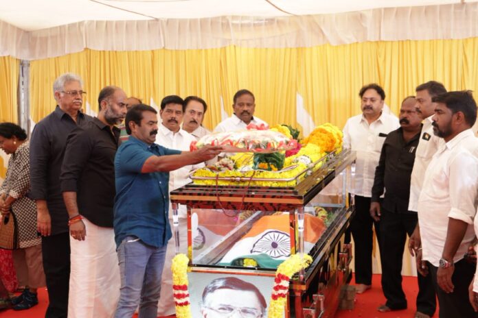 தமிழ்நாடு பாஜகவின் மூத்த தலைவரும், நாகலாந்து மாநில ஆளுநருமான மதிப்பிற்குரிய ஐயா இல.கணேசன் அவர்கள் மறைவெய்தியதையடுத்து சென்னை தியாகராய நகரில் உள்ள அவரது இல்லத்திற்கு இன்று 16-08-2025 நேரில் சென்று இறுதி வணக்க நிகழ்வில் பங்கேற்று ஐயாவின் திருவுடலுக்கு மலர் வணக்கம் செலுத்தினேன்.