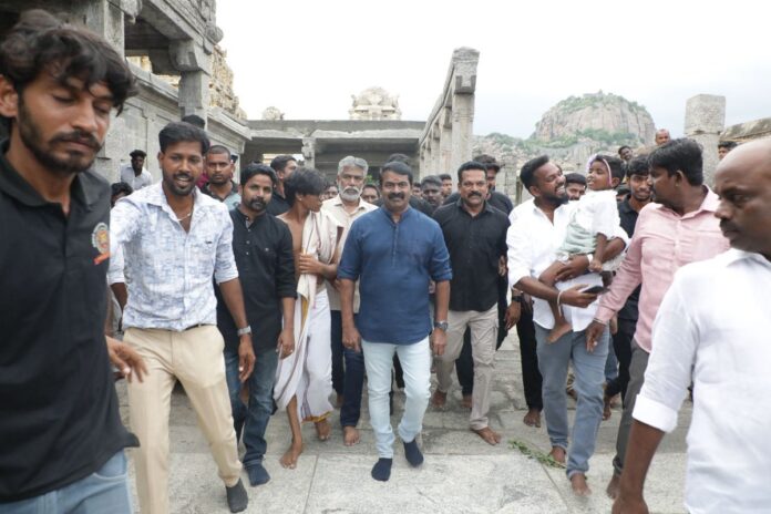 தமிழ் மன்னர் வீரப்பெரும்பாட்டன் கோனேரிக்கோன் முன்னோர்களால் கட்டப்பட்ட செஞ்சிக்கோட்டையை யுனஸ்கோ நிறுவனம் மராத்திய மன்னர் சிவாஜியின் 12 கோட்டைகளில் ஒன்றாக சேர்த்து அறிவித்திருப்பதற்கு இந்திய ஒன்றிய அரசு துணைநிற்பதும், இவ்வரலாற்று திரிபைத் தடுத்து நிறுத்த வேண்டிய தமிழ்நாடு அரசு வேடிக்கை பார்ப்பதைக் கண்டித்தும்,
நாம் தமிழர் கட்சியின் வீரத்தமிழர் முன்னணி சார்பாக, ஆவணி 01ஆம் நாள் (17.08.2025) மாலை 03 மணியளவில் விழுப்புரம் மாவட்டம், செஞ்சியில் (இந்தியன் வங்கி எதிரில்), நடைபெற்ற வீரப்பெரும்பாட்டன் கோனேரிக்கோன் கோட்டை மீட்புப் பொதுக்கூட்டத்திற்கு முன்பாக, விழுப்புரம் மாவட்டத்தைச் சேர்ந்த மாநில, மண்டல, மாவட்ட நிர்வாகிகளுடன் செஞ்சிக்கோட்டை வாயிலில் உள்ள வரதராஜபெருமாள் கோயிலுக்குச் சென்று வழிபாடு செய்து, கோயிலினுள் இருந்த வீரப்பெரும்பாட்டன் கோனேரிக்கோன் அவர்களின் திருவுருவச்சிலைக்கு வணக்கம் செலுத்திவிட்டு, இராணிக்கோட்டை வாயிலில் உள்ள தொல்லியல் துறை கல்வெட்டுகளைப் பார்வையிட்டேன்.
https://t.co/lOZNnOPR0S