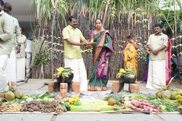 எம் மக்களுக்கு இழைக்கப்படும்
அநீதிகளுக்கு எதிரான நெருப்பெரிந்து, தமிழர் இல்லங்களிலும் உள்ளங்களிலும் பொங்கட்டும் புரட்சிப்பொங்கல்!
தமிழ்மொழி மீட்க,
தமிழர் நலன் காக்க,
தமிழ்நாட்டின் வளங்கள் காத்திட,
தமிழ் முன்னோர்களின் ஈகம் போற்றிட,
தமிழர்தம் கலை, இலக்கியப் பண்பாடு, வரலாறு காத்திட
தை மகளே வருக!
தமிழர் நலம் பெறுக!
உலகெங்கும் பரவி வாழும் எம்முயிர்ச்சொந்தங்கள் அனைவருக்கும், நெஞ்சம் நிறைந்த தமிழ்ப்புத்தாண்டு பொங்கல் நல்வாழ்த்துகள்!
அன்பின்
வாழ்த்துகளுடன்...
உங்கள் சீமான்