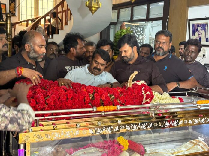 ஒப்பற்ற தன் திரையோவியங்களால் திரையரங்குகளின் வெள்ளை திரைகளில் விழிகளில் என்றும் உலவக்கூடிய காவியங்களை, காலதேச வரையறைகளை எல்லாம் தாண்டி எக்காலமும் வாழக்கூடிய ஆவணங்களாக படைத்தளித்த தமிழ் மண்ணின் மகத்தான கலைஞன்! பதினாறு வயதினிலே, மண் வாசனை, கிழக்கே போகும் ரயில், கருத்தம்மா, அலைகள் ஓய்வதில்லை, முதல் மரியாதை, வேதம் புதிது, கிழக்குச் சீமையிலே உள்ளிட்ட எண்ணற்ற மண் மணம் மாறாத கலைப்படைப்புகளால் தமிழர் வாழ்வை, தமிழர் நிலத்தை, தமிழர் பண்பாட்டு விழுமியங்களை கவிதையாகப் படம்பிடித்த தமிழினத்தின் ஈடு இணையற்ற பெருமை, என்னுயிர் அப்பா இயக்குநர் இமயம் பாரதிராஜா அவர்கள் மறைவெய்திய செய்தியறிந்து அதிர்ச்சியும், மிகுந்த மனவேதனையும் அடைந்தேன்.
திரைக்கலையின் ஒவ்வொரு நுணுக்கங்களையும் எனக்கு கற்பித்த பேராசான்; பெற்ற மகனைப்போல என் மீது பெரும் பாசம் காட்டிய அப்பா பாரதிராஜாவிடம் உதவி இயக்குநராக திரைக்கலை பயின்ற நாட்கள் ஒவ்வொன்றும் என் வாழ்வின் பொன்னாட்களாகும். பெரும்புகழ் பெற்ற ஏராளமான திரைக்கலைஞர்களை தமிழ்த்திரைக்கு தந்து வாழ்வளித்த மகாகலைஞனின் மறைவு கலைத்துறைக்கு ஏற்பட்ட ஈடுசெய்ய முடியாத பேரிழப்பாகும்.
திரைத்துறை மட்டுமின்றி என்னுடைய அரசியல் பயணம் வெற்றியடையவும் நாம் தமிழர் கட்சியின் மேடையேறி வாழ்த்திய பெருந்தகையின் மறைவு தனிப்பட்ட முறையில் என்னுள்ளத்தை மிகவும் பாதித்துள்ளது. இப்பெருந்துயரிலிருந்து மீள முடியாமல், என்னை நானே தேற்றிக்கொள்ள முடியாமல் தவிக்கின்றேன்!
அப்பா பாரதிராஜாவை இழந்து பெருந்துயருற்றுள்ள குடும்பத்தினருக்கும், திரைத்துறை நண்பர்களுக்கும், உலகெங்கும் பரவிவாழும் கோடிக்கணக்கான ரசிகர்களுக்கும் என்னுடைய ஆறுதலைத் தெரிவித்து, துயரினைப் பகிர்ந்துகொள்கிறேன்.
‘இயக்குநர் இமயம்’ அப்பா பாரதிராஜா அவர்களுக்கு என்னுடைய புகழ் வணக்கம்!